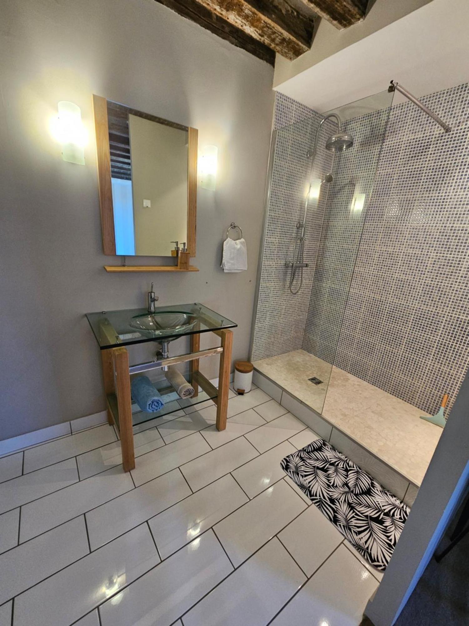 Chambre Avec Salle De Bain Hotel Donzy Kültér fotó